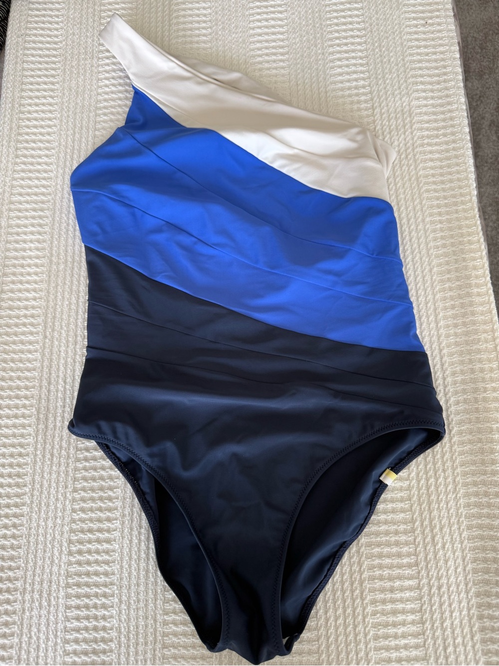 SUMMERSAULT Sidestroke Colorblock Swimsuit in White, Royal Blue & Navy. Size 8